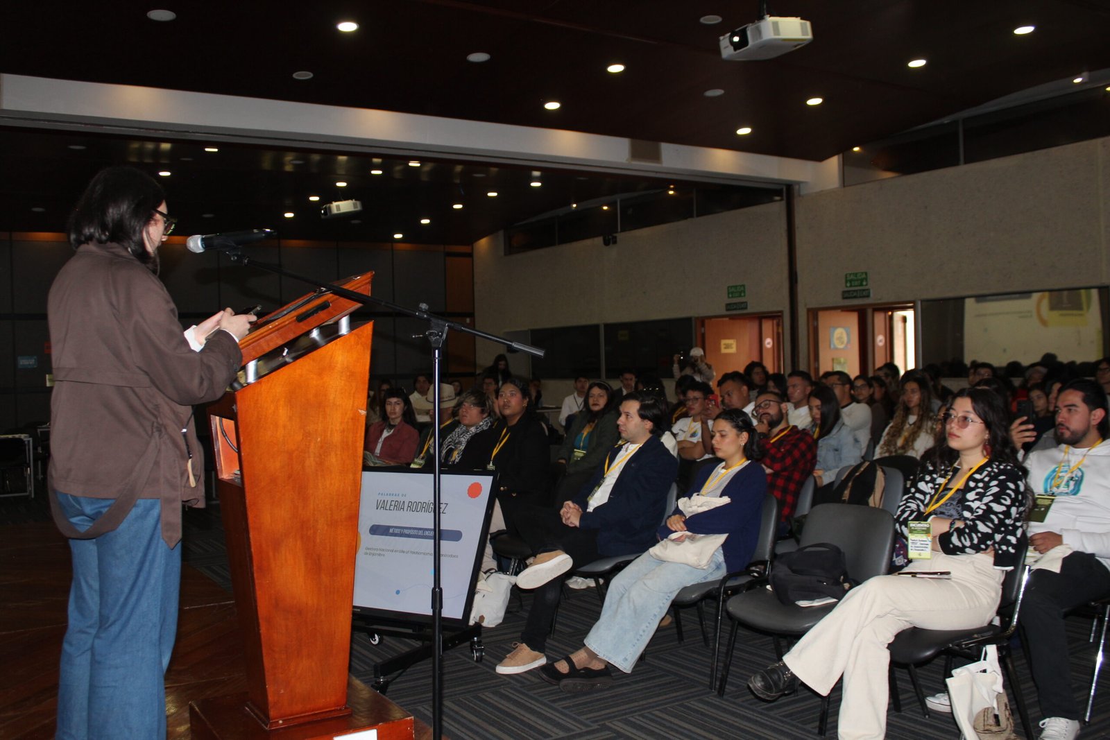 Jóvenes participantes en el encuentro Enjambre